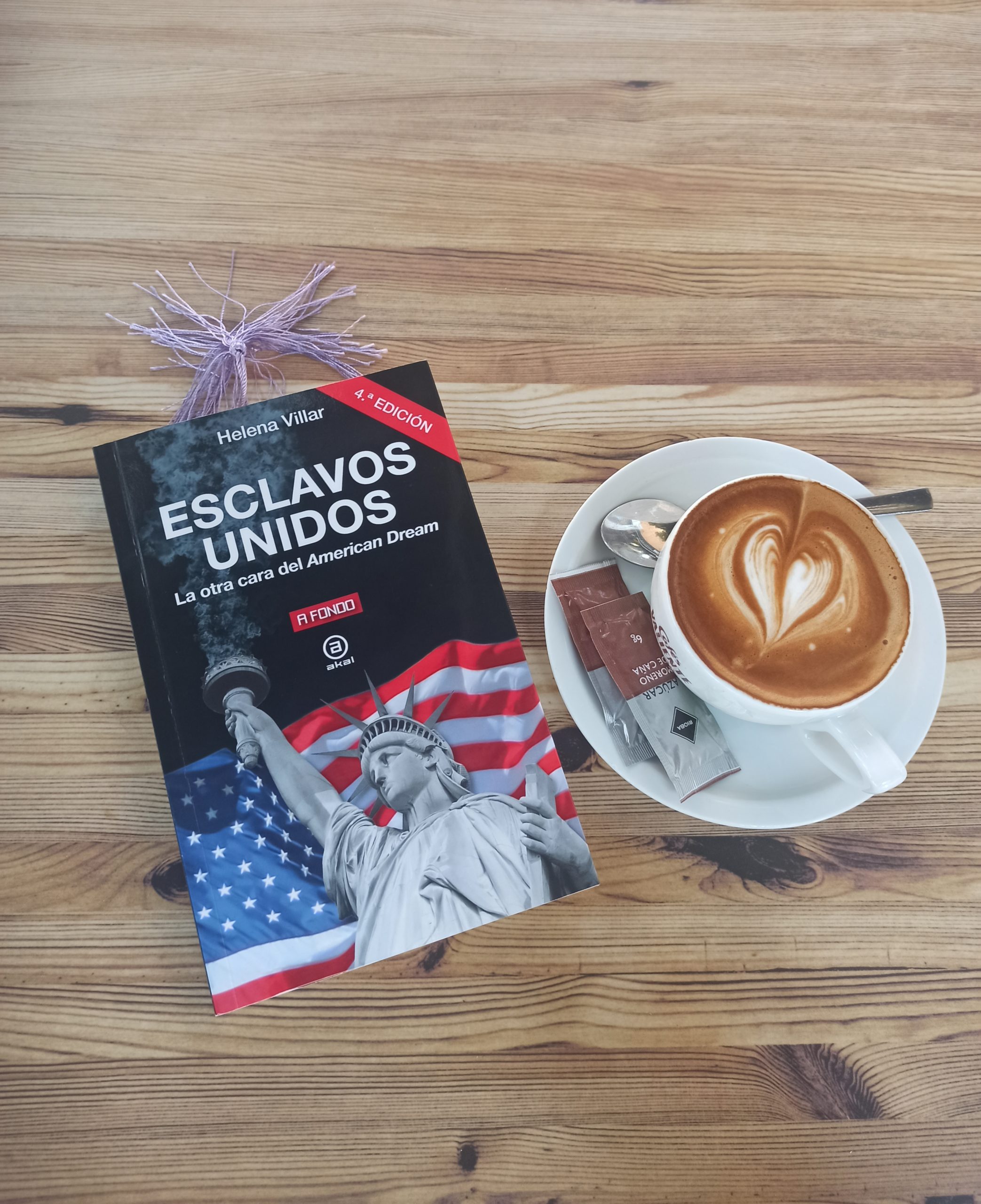 ESCLAVOS UNIDOS, de Helena Villar.