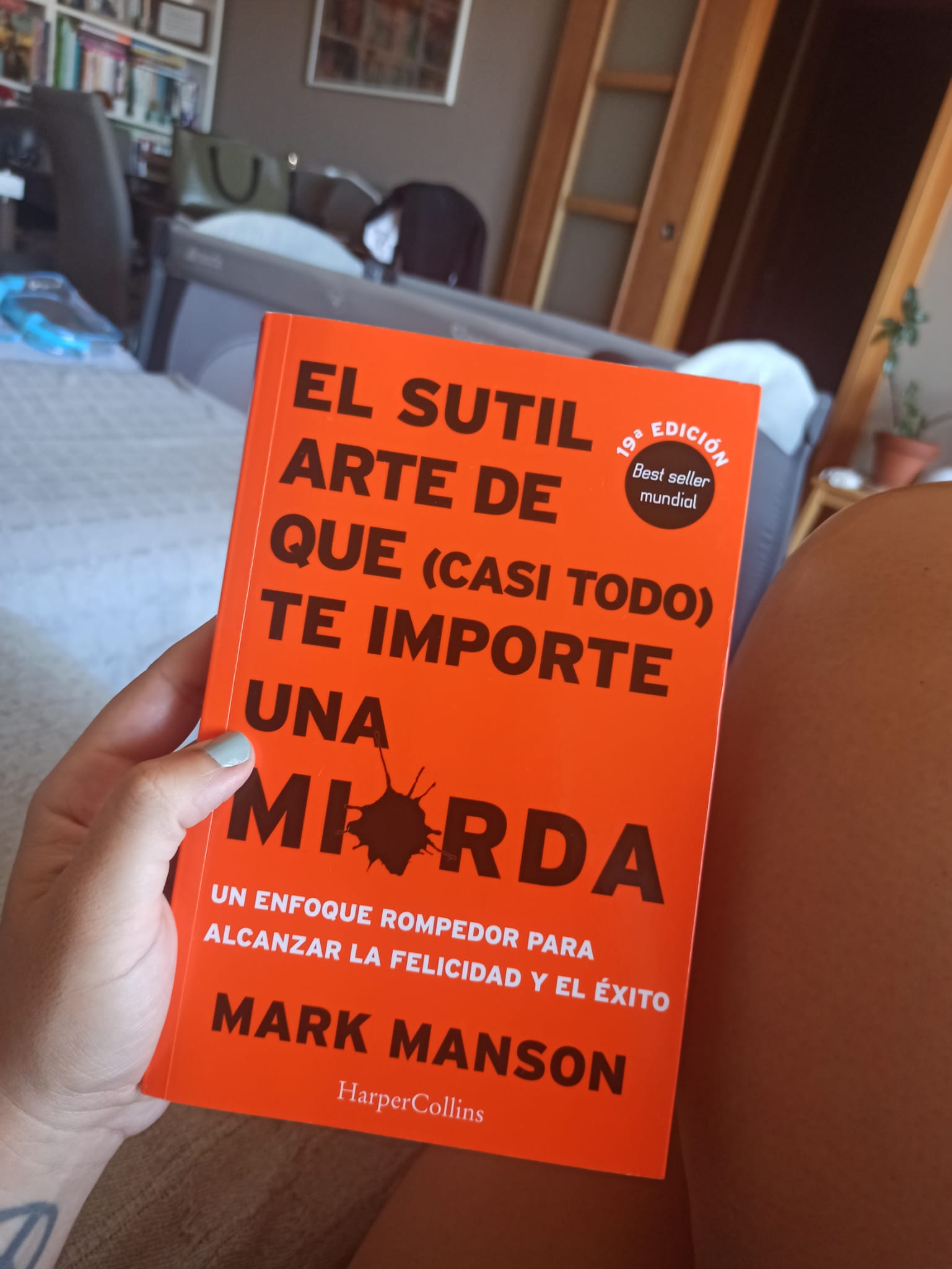 EL SUTIL ARTE DE QUE CASI TODO TE IMPORTE UNA MIERDA, de Mark Manson.